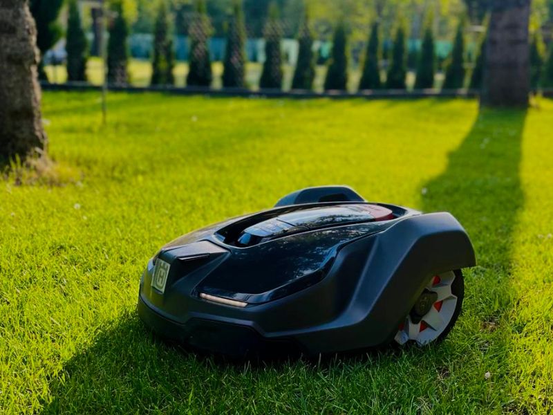 Instalacja robota koszącego Husqvarna Automower® 430X w Bogaczewie – wygodne koszenie średniego ogrodu