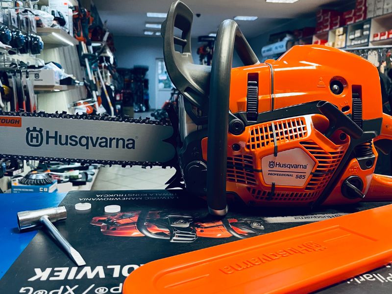 Husqvarna 585 – profesjonalna pilarka do najcięższych prac w lesie